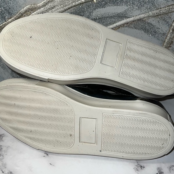 Corral Sneaker Shoes NWT. Sz 7.5 Grey Cross/Wings - Picture 8 of 14